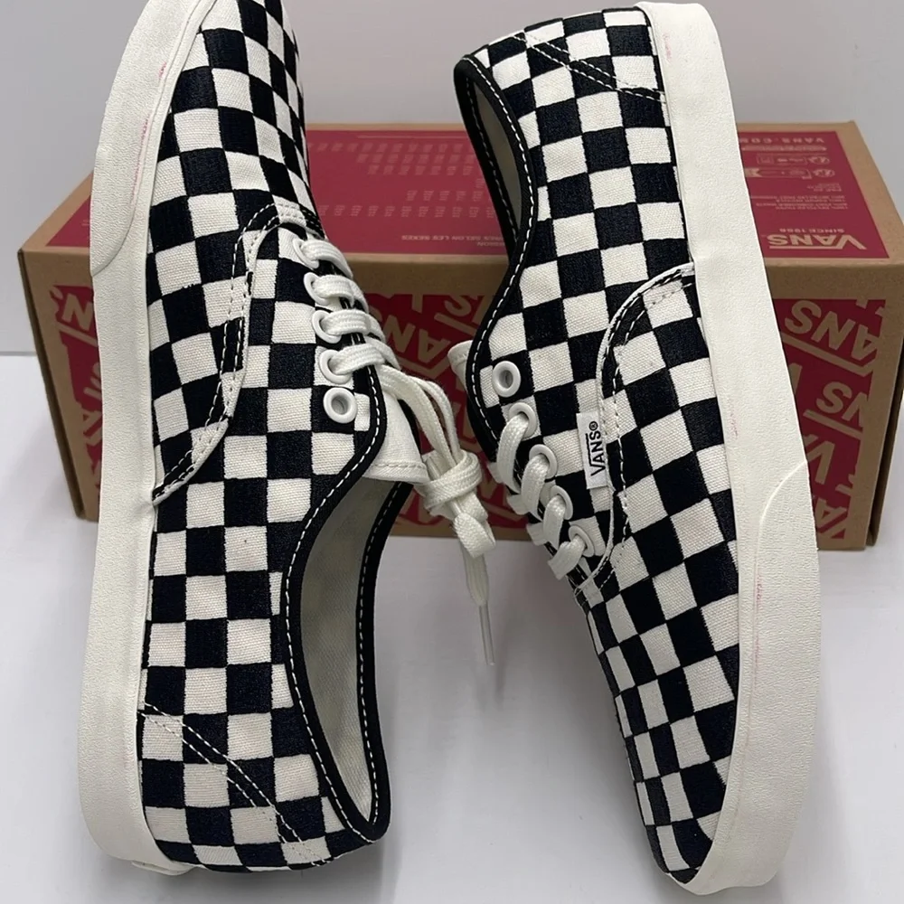 Vans WMNS Authentic Lowpro Embroidered Check Black/M
VN000D041 KP
Sneakersrs - Picture 11 of 16